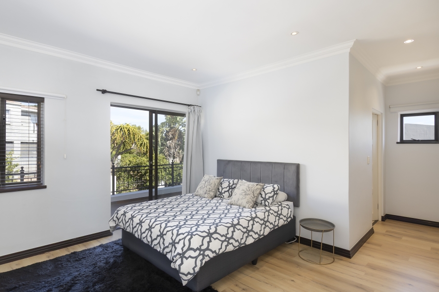 To Let 4 Bedroom Property for Rent in Heldervue Western Cape